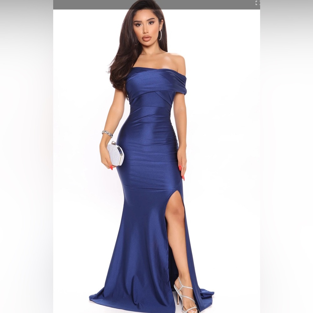 Fashion Nova “ Ignore the Romance” Gown M
